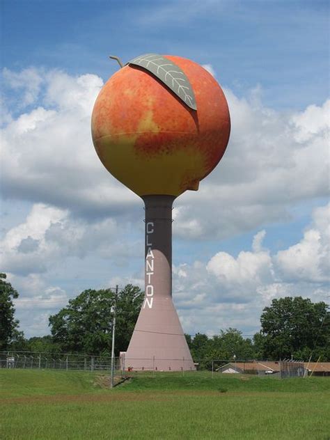 Giant Peach Water Tower Clanton Alabama On I 65 Between Birmingham
