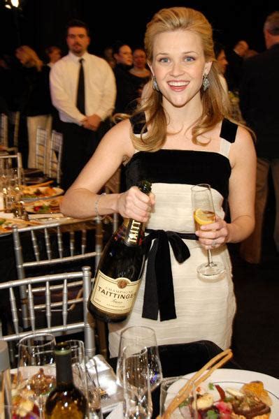 Photos Reese Witherspoon Enjoys Wine And Beer