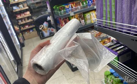 Сьогодні пластикові пакети у магазинах стали платними - Вечірній Київ