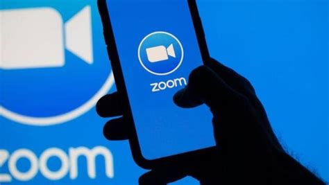 Цахим уулзалт, хурлын Zoom платформ ажилчдынхаа 15 хувийг цомхотголд ...