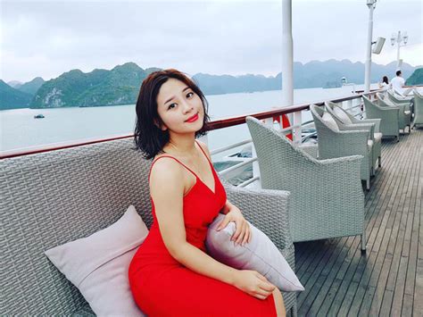 Hot girl múa côn gợi cảm khó rời mắt ở tuổi