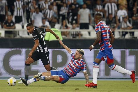 Ouça ao vivo Fortaleza enfrenta o Botafogo na Arena Castelão EBC Rádios