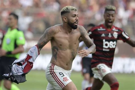 Gabigol marca dois Flamengo vira nos acréscimos e é campeão da