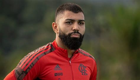 R 2 milhões por mês e Gabigol deixa o Flamengo para assinar contrato