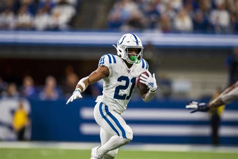 Colts Nyheim Hines Scores Pair Of Tds To Kick Off 2020 Season