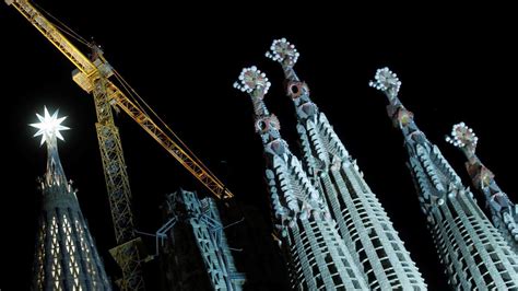 La Estrella De La Sagrada Fam Lia Ya Ilumina Barcelona