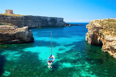 Comino - Malta | Potápění, trajekty, ubytování | Cestujlevne.com