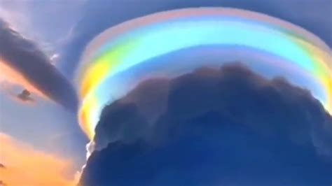 Increíble apareció una nube arcoíris en el cielo de China