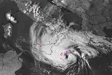 Allerta Meteo L Uragano Mediterraneo In Diretta Si Formato L Occhio