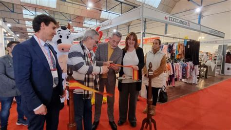 El Alcalde De Valdepe As Inaugura La Feria Del Stock