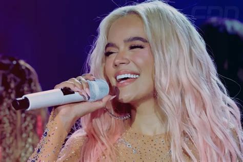 Karol G Y Peso Pluma Arrasan En Premios Juventud 2024