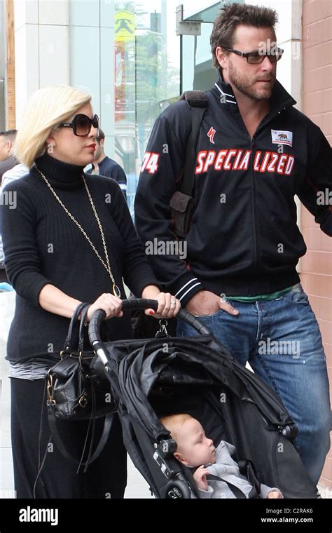 Tori Spelling Dean Mcdermott And Son Liam Aaron Go To Nate N Al Los