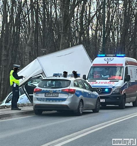 Czo Owe Zderzenie Na Raciborskiej W Rybniku Samochody Wypad Y Z Jezdni