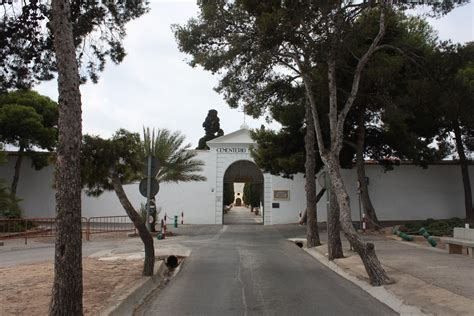 El Cementerio De Burjassot A Punto Para Recibir Las Visitas Con Motivo