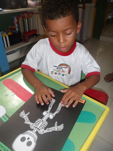 Centro de Educação Infantil Arco Íris PROJETO DESCOBRINDO O MUNDO