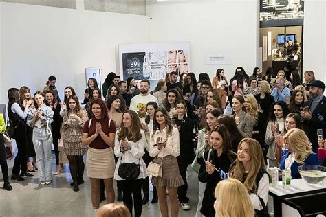 VICHY отпразнува 90 годишен юбилей с уникална изложба | ELLE.bg
