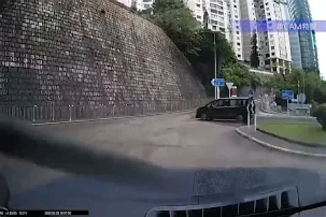 車cam直擊 逆線行迴旋處轉個圈都懶？ 車cam 影片 Kkleo