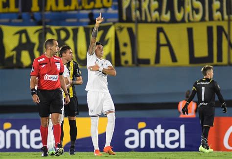 Apertura Peñarol Con Hat Trick De Arezo Derrotó 4 3 A La Luz En El Estadio Centenario