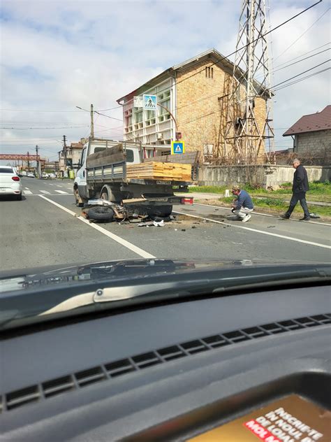 Un Motociclist A Sc Pat Ca Prin Minune Dintr Un Accident Produs Pe Dn