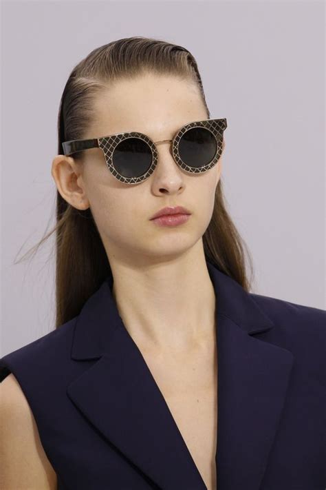 Очки с необычной оправой | Salvatore ferragamo, Fashion, Fashion show