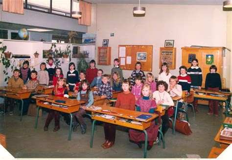 Photo De Classe Cm1 Ou Cm2 De 1980 Ecole Pierre Et Marie Curie Saint