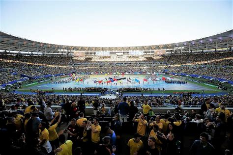 O cão que fuma Bolsonaro e Moro assistem à final da Copa América