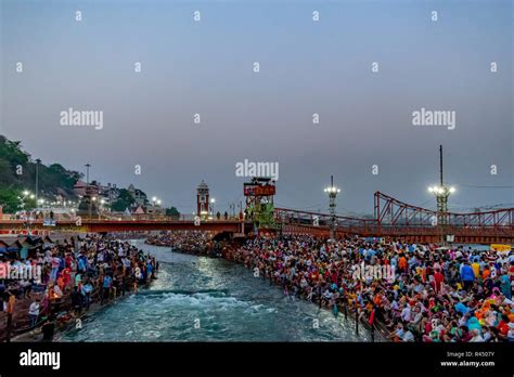 Ganga Aarti At Har Ki Pauri Haridwar Stock Photo Alamy