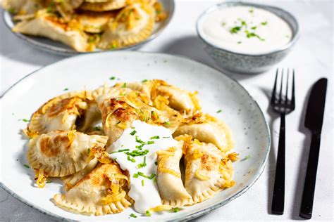 Vegane Piroggen mit Pilz Sauerkraut Füllung Cheap And Cheerful Cooking