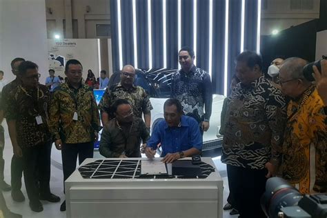 Jusuf Hamka Borong Unit Mobil Listrik Wuling Di Giias