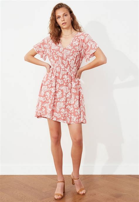 Vestido Trendyol Collection Curto Floral Rosa Branco Compre Agora