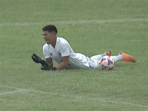 Espeluznante Choque En El Promocional Amateur El Arquero De FC Ezeiza Se Fue En Ambulancia Con