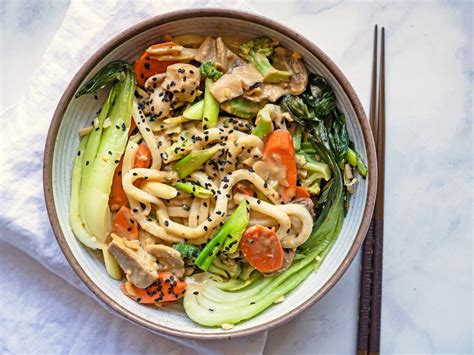 Creamy Peanut Udon And Veggie Bowl — The Yummy Vegan Essen