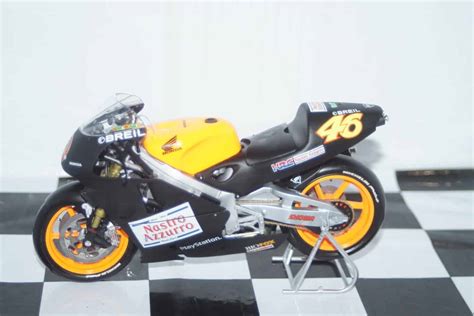 Minichamps Honda Nsr Rossi Test Bike Th