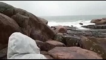 metiéndose en una putita sub en la playa XVIDEOS