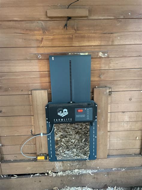 20 Mo Finance FarmLite Automatic Chicken Coop Door Opener Non