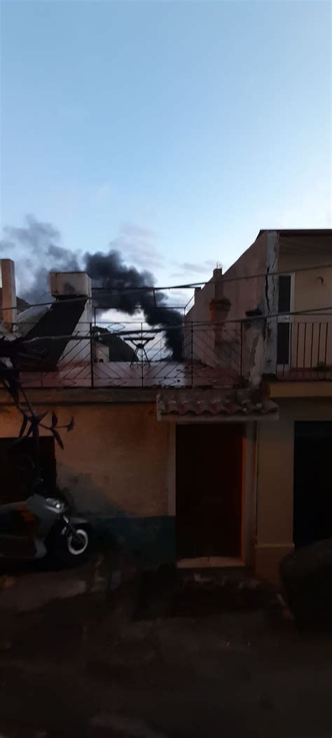 Messina In Fiamme Bus Dell Atm A Giampilieri Le Drammatiche Immagini