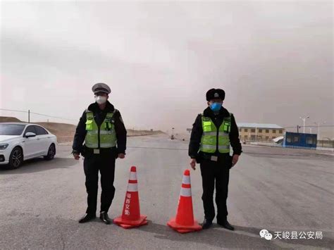 【安全出行】天峻县公安局交警大队全力做好沙尘天气道路交通安全管理工作辖区防护巡逻