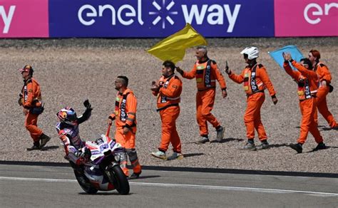 Jorge Martín se lleva la carrera sprint y Bagnaia la pole Todas las