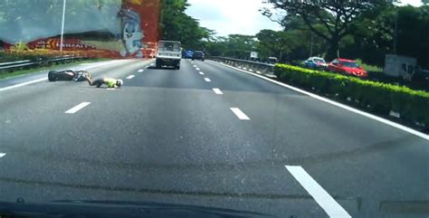 Viral Video Lorry Driver Caught On Tape Crashing Into Motorcyclist On Pie