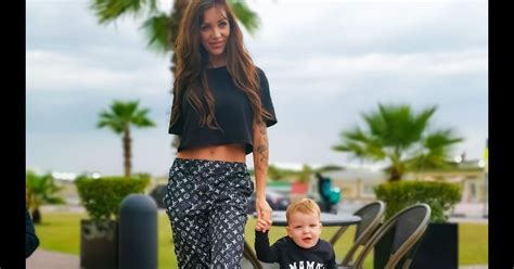 Julia Paredes Et Son Fils Vittorio Janvier 2023 Purepeople