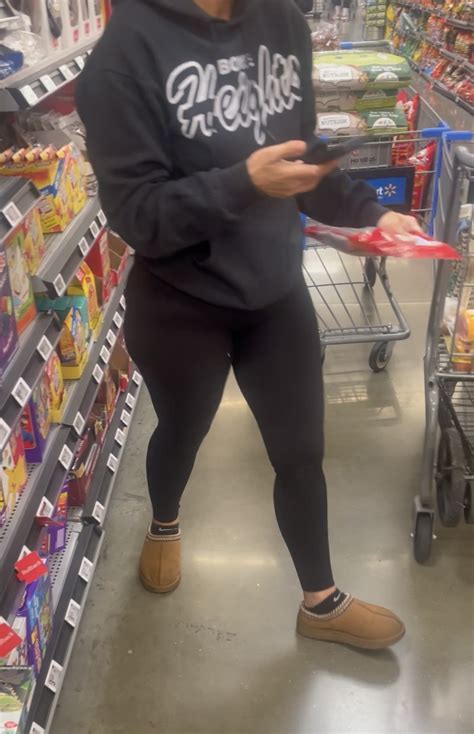 Stacked Latina Milf At Walmart Spandex Leggings Yoga Pants Forum