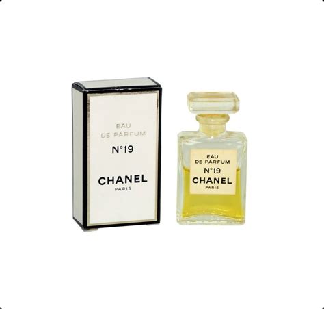 Духи Шанель 19 — купить женскую парфюмерную воду и парфюм Chanel 19 Eau ...