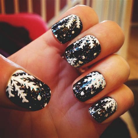Unghie natalizie: cento idee per la manicure delle feste