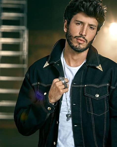 Sebastian Yatra Wallpapers Twitter Amor Famous Singers Cute Guys