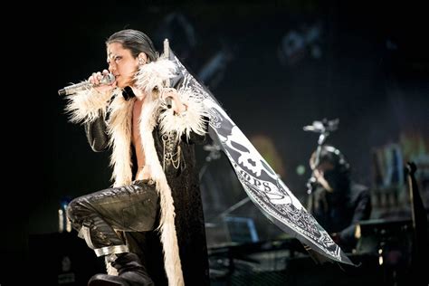 HYDE (VAMPS, former L'Arc~En~Ciel) cosplayed Chrollo at a concert in 2017 : r/HunterXHunter