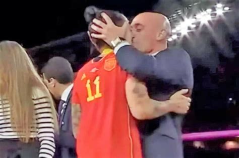 Popular Luis Rubiales aclara que no renunciará y alega que beso fue