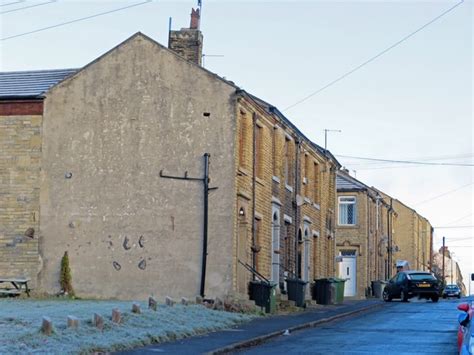 School Street Moldgreen Huddersfield © Chris Allen Geograph