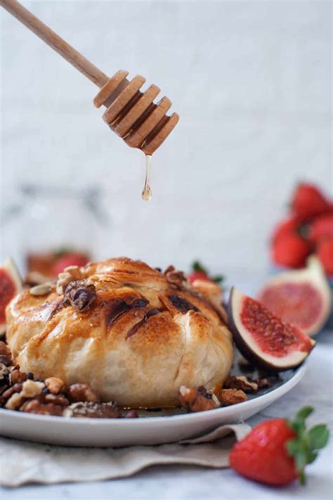 Baked Brie In Puff Pastry With Figs Foodnservice