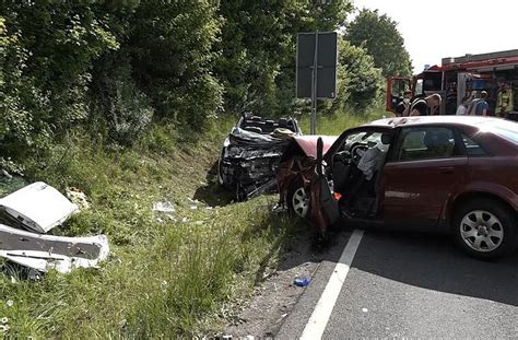 Schwerer Unfall Auf Der B Zwei Tote Und Ein Schwerstverletzter Nach