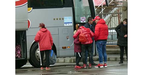 В междуградските автобуси не пускат хора без маска, разреждат ги, ако ...